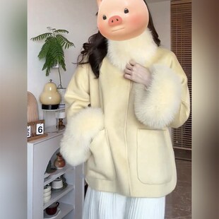 微胖MM百搭甜美温柔斗篷短款大衣女秋冬季奶黄色时尚毛领呢子外套