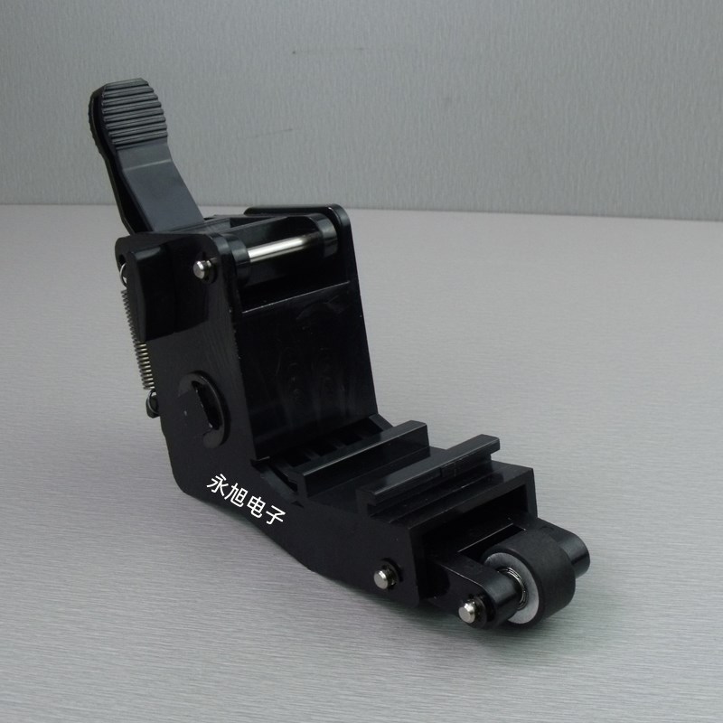 适用kuco酷刻刻字机压纸轮teneth压杆TH1300X 740割字机压纸座 6F