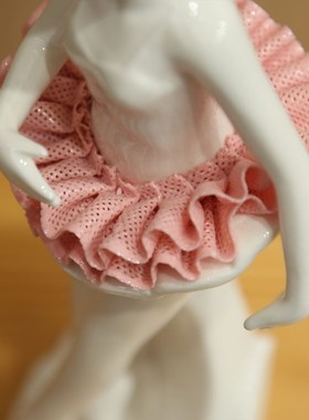 欧式创意芭蕾舞女陶瓷人物摆件家居装饰品电视柜客厅卧室手工艺品