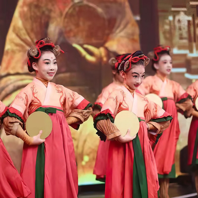 云川之舞执镜俑演出服执镜佣演出服儿童舞蹈服装古装汉服铜镜道具