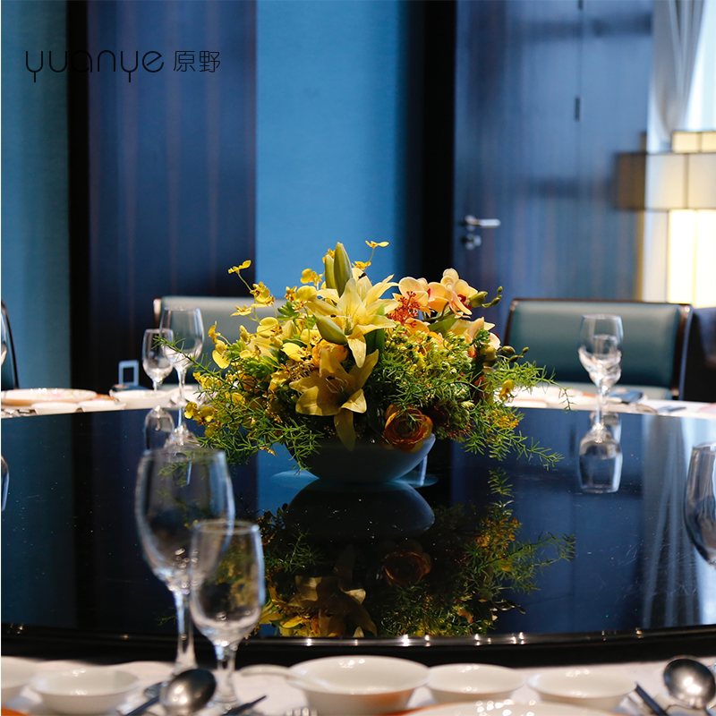 酒店餐桌花摆花餐厅圆桌转盘假花摆件茶几中间摆设桌面陶瓷瓶插花