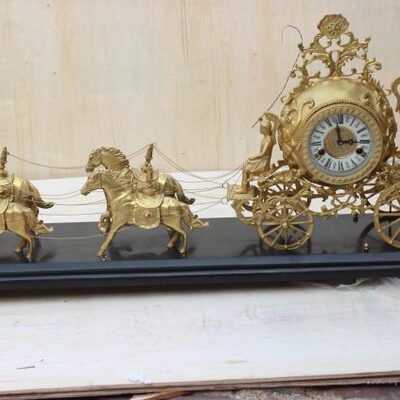 马拉车机械座钟   理石铜铸钟表 做旧金四马拉车机械座钟