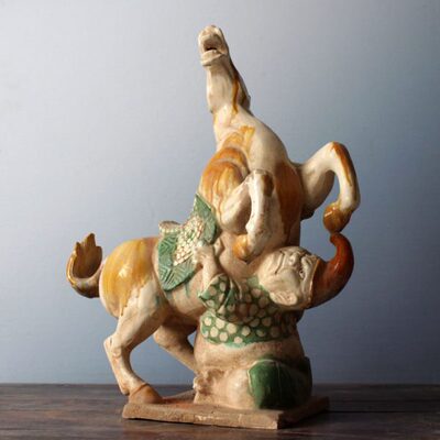 唐三彩陶瓷马踏匈奴摆件复古家居客厅装饰品仿古复制古玩收藏艺术