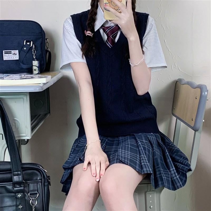 星星抱月球校供感jk毛衣针织马甲背心外穿外套女2021年新款马甲