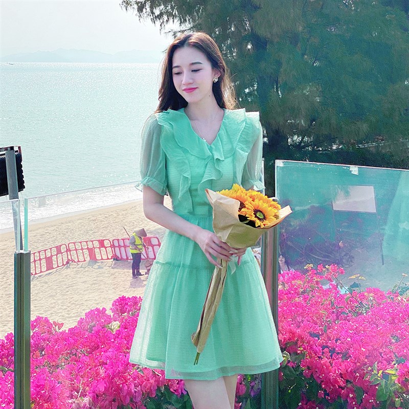 法式绝美薄荷曼绿色连衣裙2024新款女夏季收腰显瘦仙女透气天丝裙