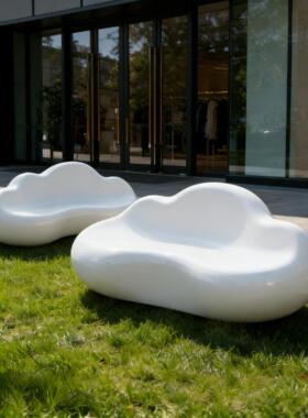 户外玻璃纤维云朵坐凳雕塑幼儿园座椅装饰艺术品商场样品屋展示中