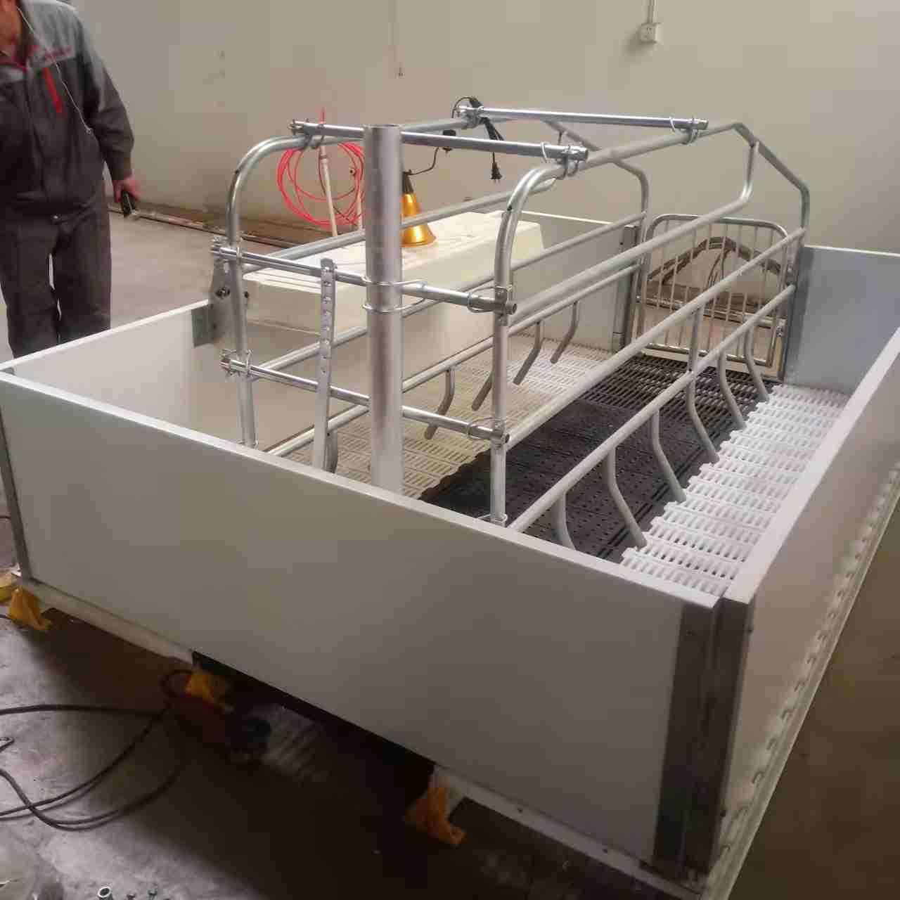 母猪产床pvc围栏位铸铁板6分2.5厚钢管焊接后整体热浸锌防锈防腐