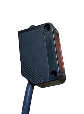 方形激光光电开关漫反射激光感测器 NPN PNP直流三线红色光斑电眼