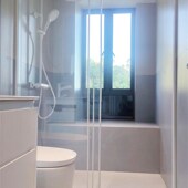 一字形下沉式 极窄白色缓冲房干湿分离浴室玻璃无下轨移门