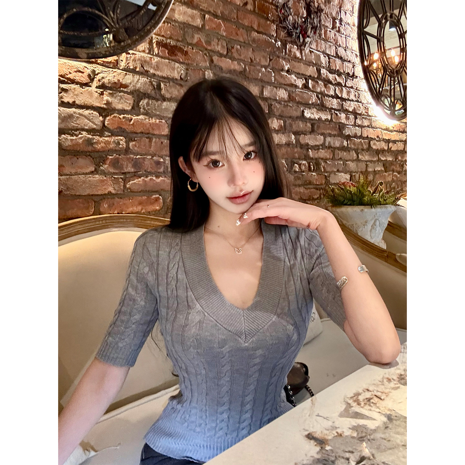 微辣不加冰 韩系V领麻花中袖针织t恤女春季修身收腰套头内搭毛衣