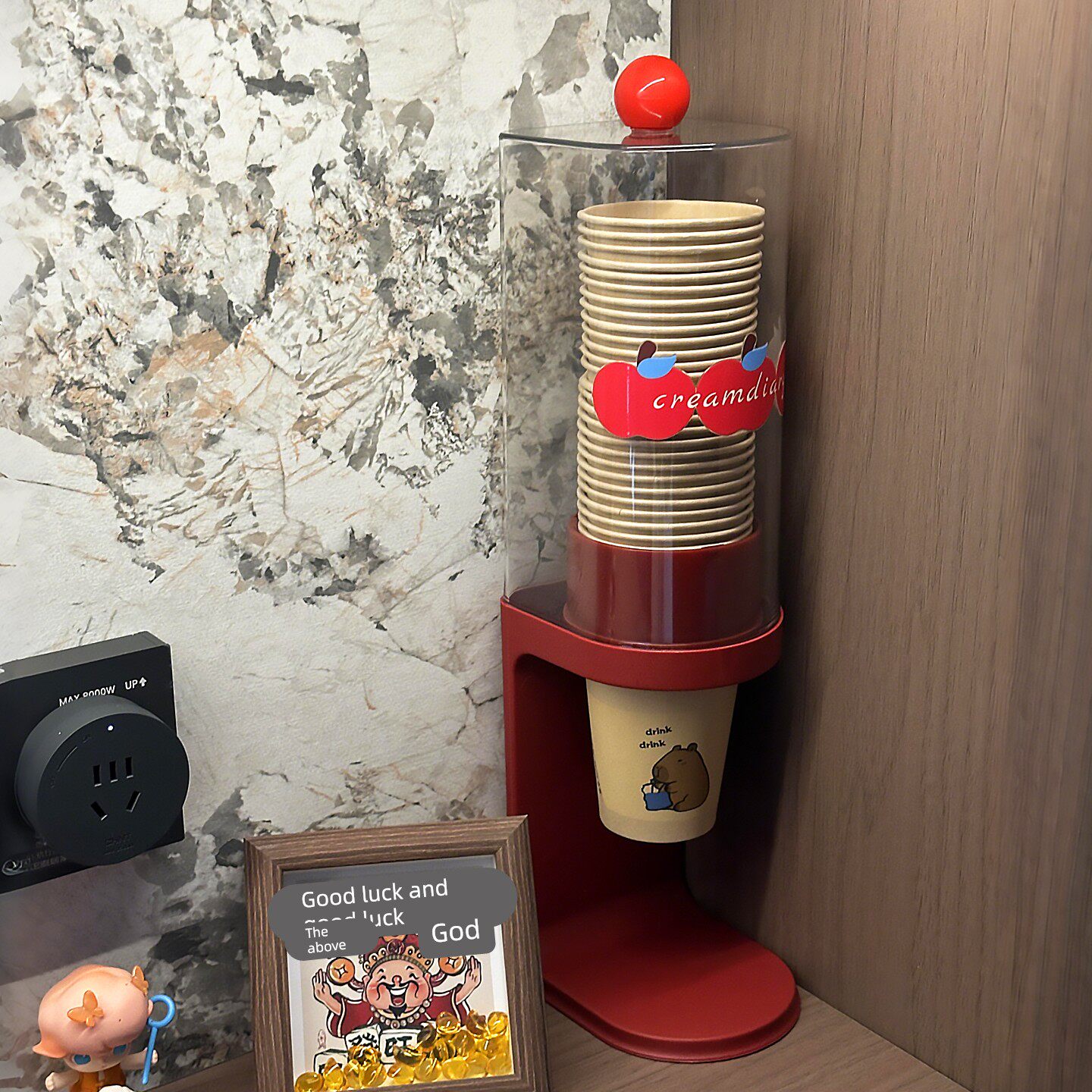 一次性杯子取杯器壁挂式置物架台面饮水机防尘水杯收纳盒纸杯架子