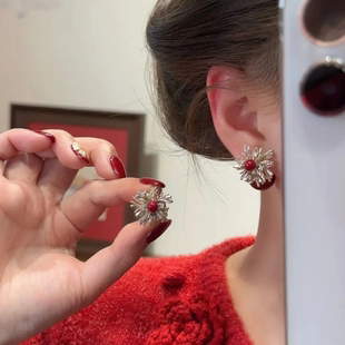 安克拉红色珍珠烟花耳钉轻奢高级感气质百搭耳环新年一款两戴耳饰