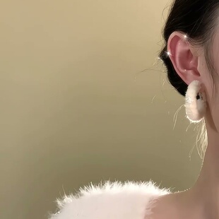 冬日将至 耳饰 秋冬毛绒雪花耳圈耳环女巨好看独特耳钉适合冬天