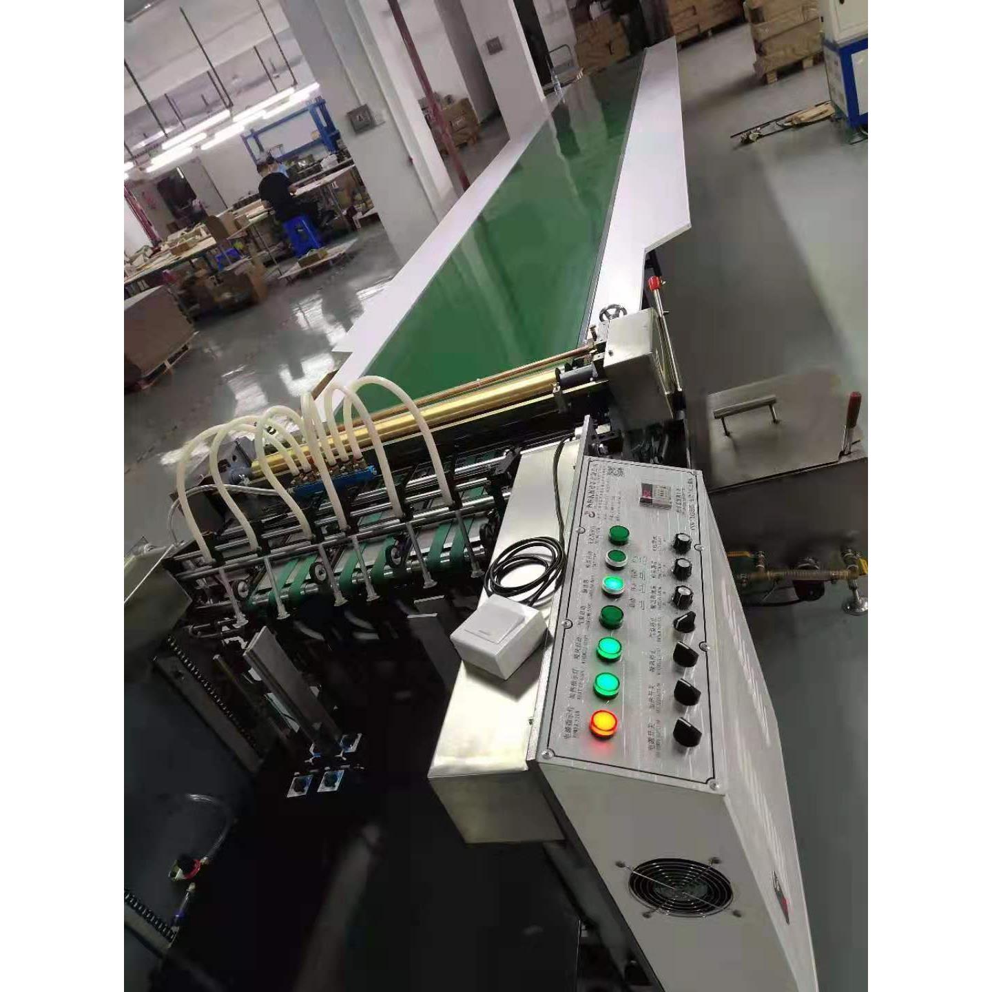 东莞厂家供应850飞达自动送纸上糊机工作线礼盒鞋盒自动上胶机器