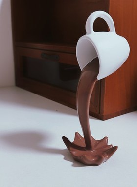 打翻的卡布奇诺创意咖啡杯立体桌面装饰品创意恶搞