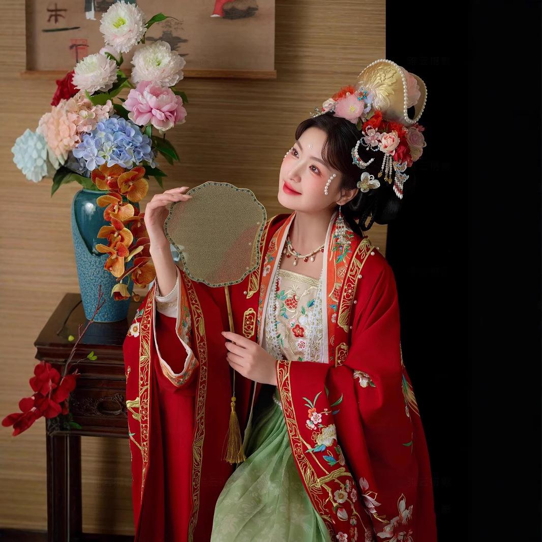 2025新款新款宋制情侣汉服中式婚服男女服装结婚重工拍照俏皮中式