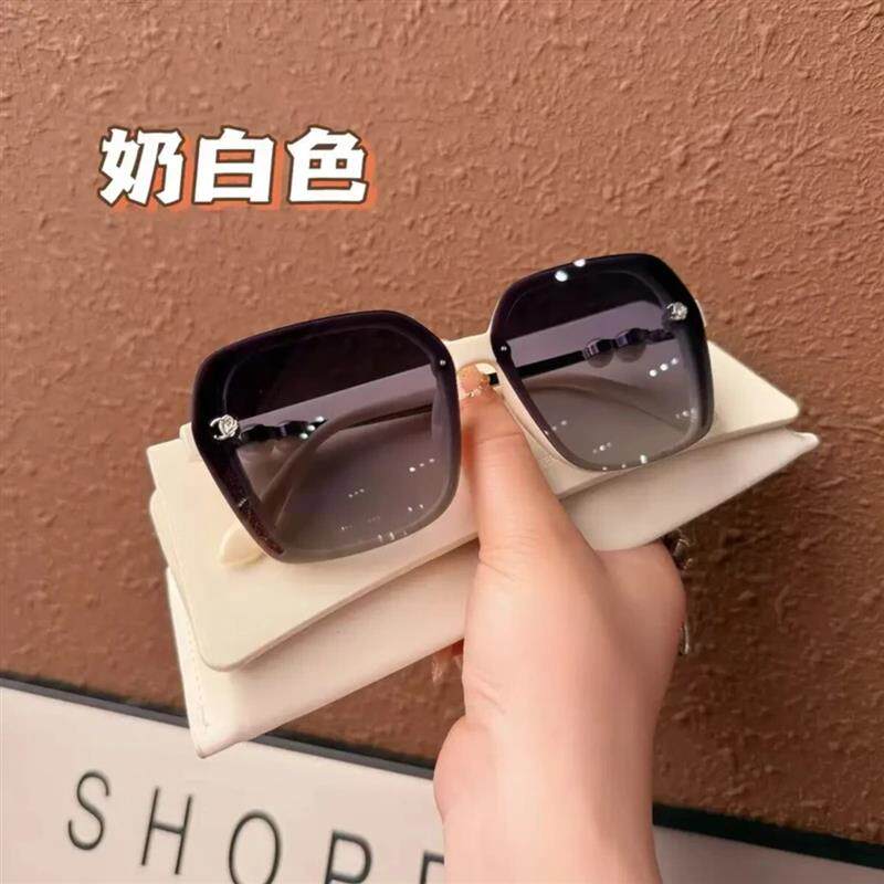 明冶臻选定细闪自带妆容感时尚墨镜防紫外线显脸小太阳镜女款