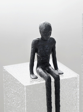 抽象雕塑摆件样板房售楼处酒店前台坐姿长腿人玄关柜创意艺术复古