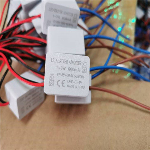 3W灯珠led恒流驱动电源600MA外置宽压隔离220V镇流器轨道灯变压器