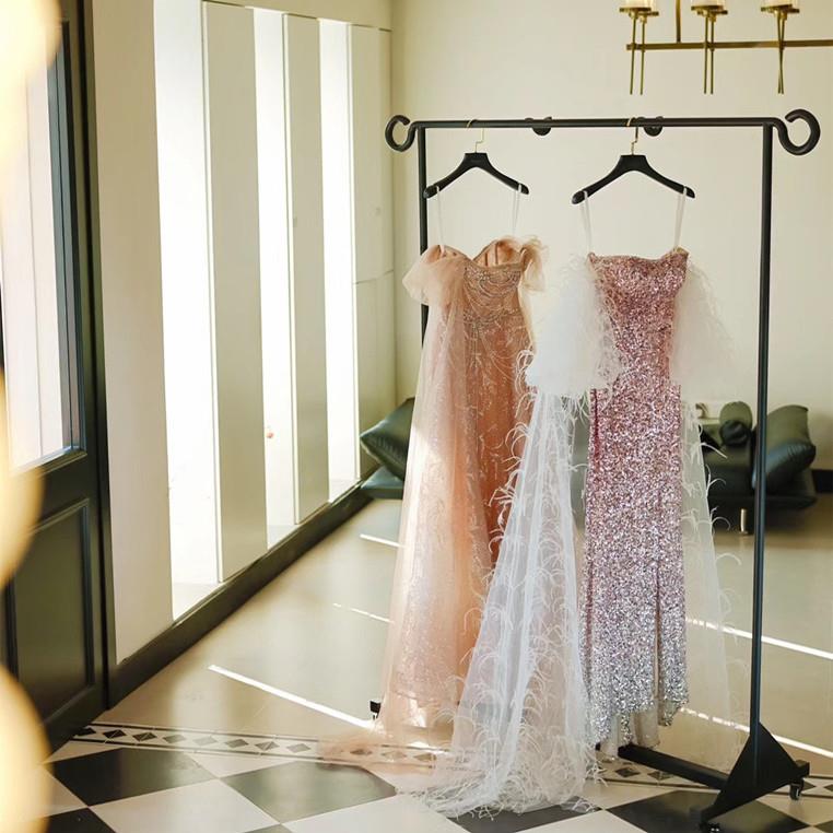 黑色落地婚纱架子礼服陈列货架秀禾上墙挂衣架异形正挂头纱展示架