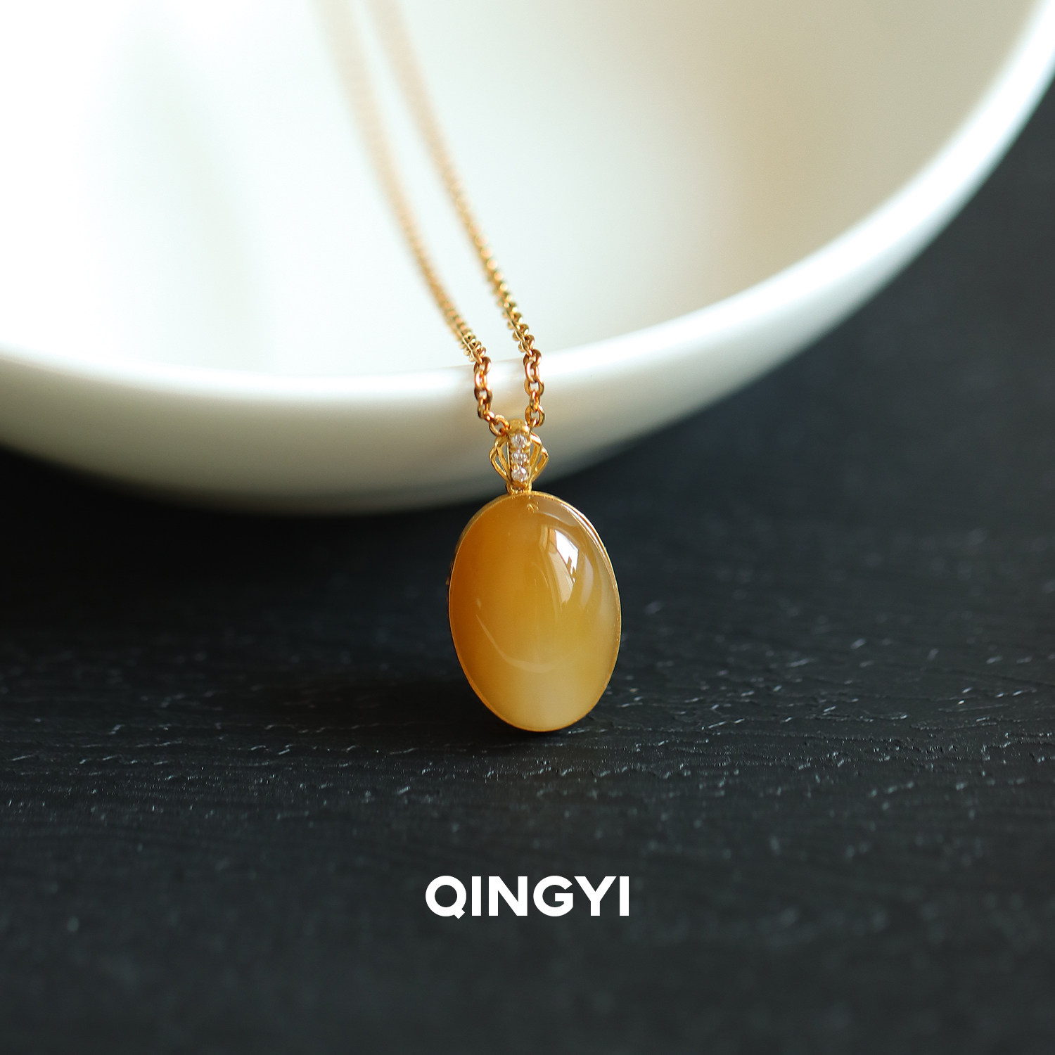 18k金新疆和田玉糖料金豆吊坠 福豆锁骨链玉石挂件项链送女友礼物