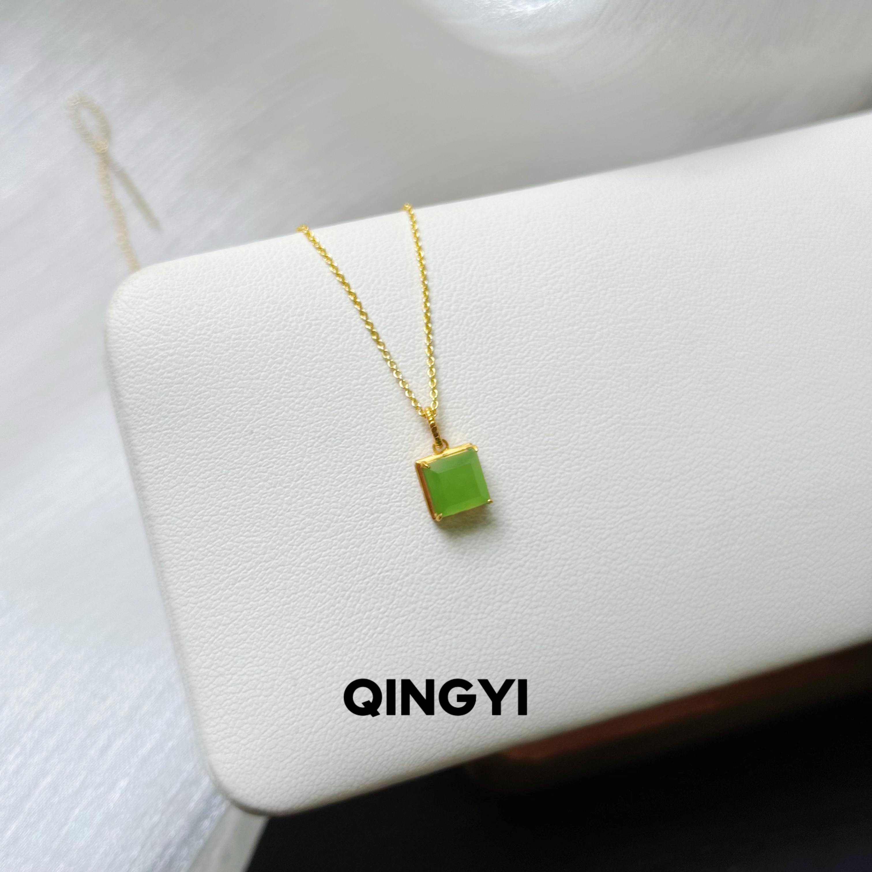 天然正品俄料和田玉碧玉方糖吊坠18k金镶苹果绿女款方形玉石挂件