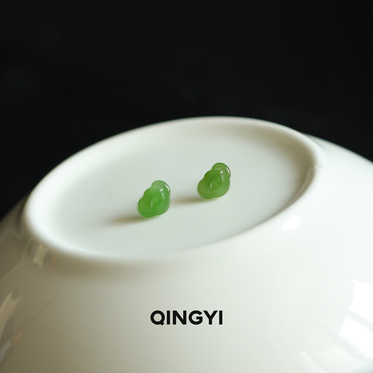 天然和田玉俄料碧玉如意耳钉18k金气质简约苹果绿祥云耳饰女礼物