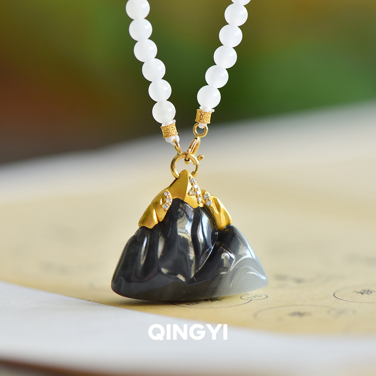 天然正品新疆和田玉青花籽料吊坠靠山18k金镶玉石挂件男女款玉坠