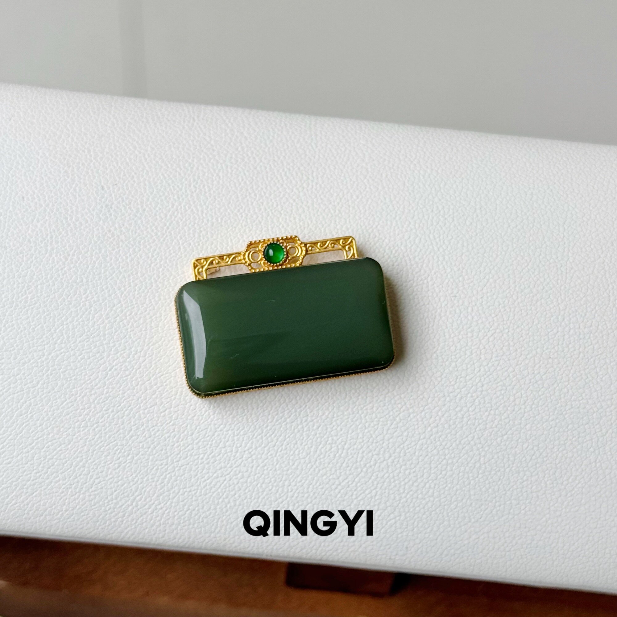 天然俄料和田玉碧玉鸭蛋青平安无事牌吊坠18k金女款玉石挂件礼物