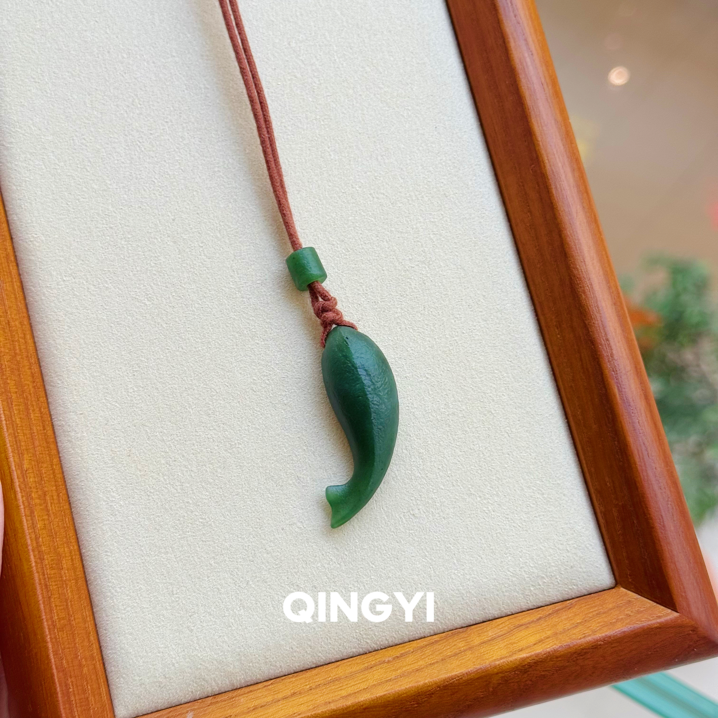 天然正品新疆和田玉碧玉海豚吊坠 男女款百搭玉石挂件送朋友礼物