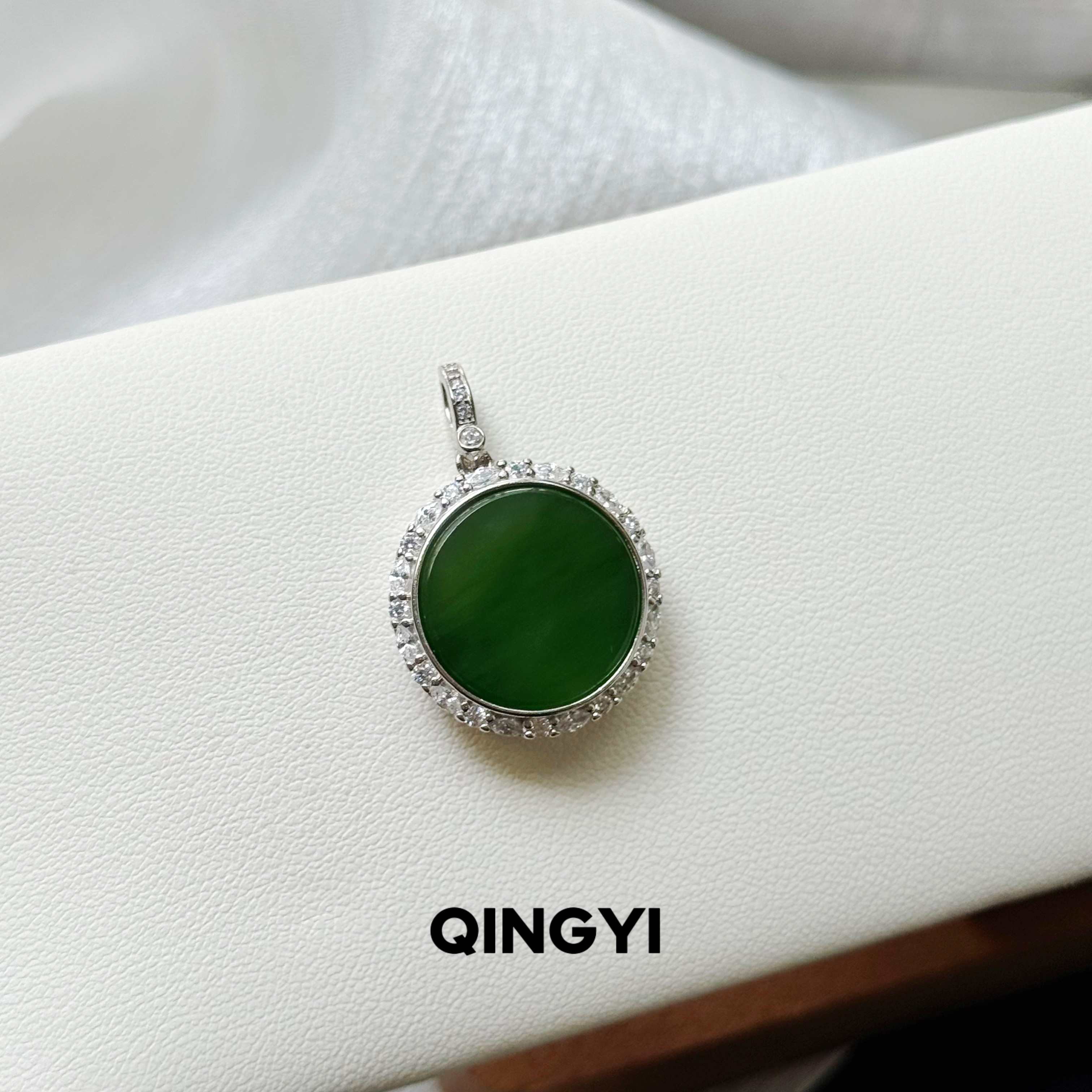 天然俄料和田玉碧玉圆牌吊坠s925银女款无事牌玉石挂件送朋友礼物