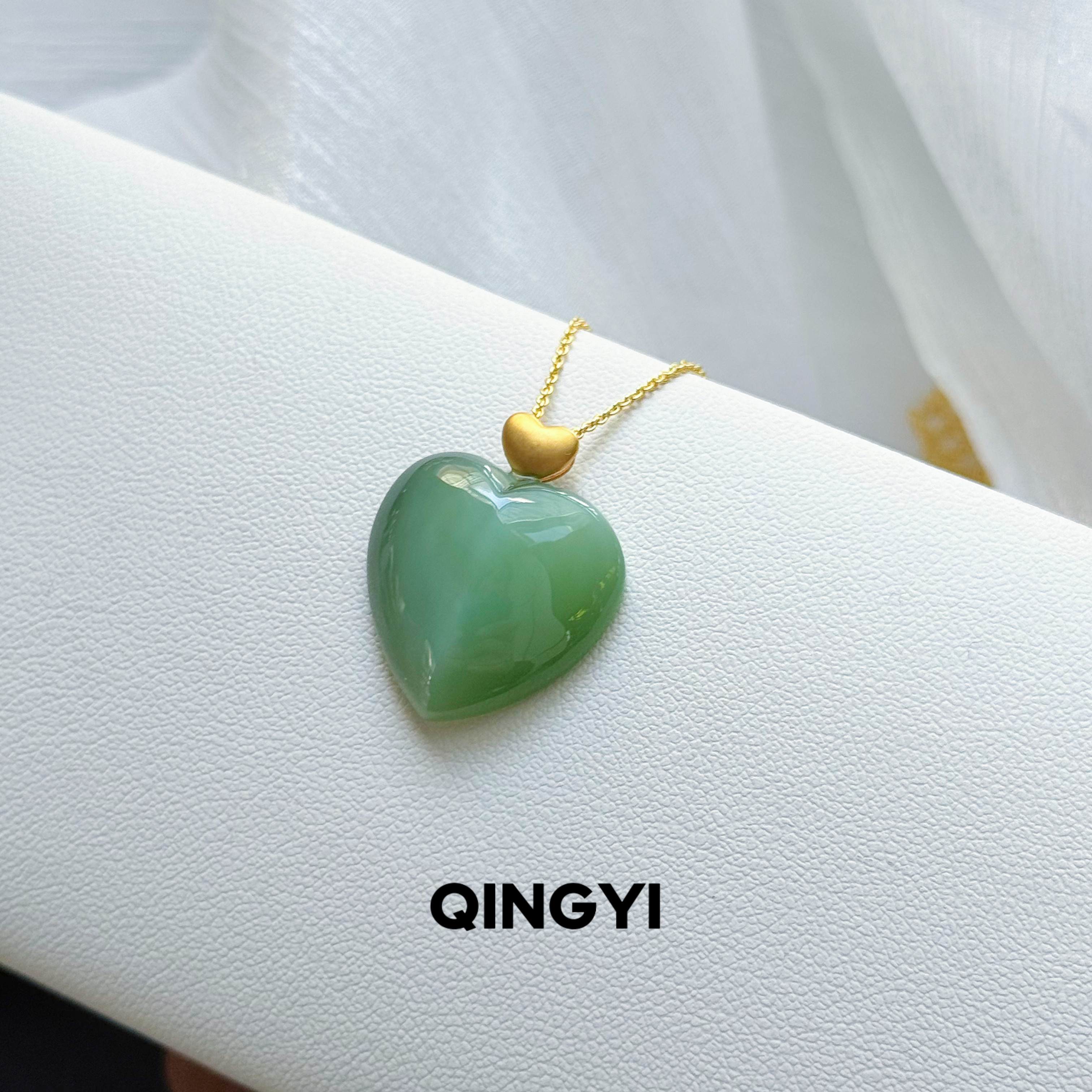 天然俄料和田玉碧玉猫眼爱心吊坠18k镶金女款玉石挂件送女友礼物