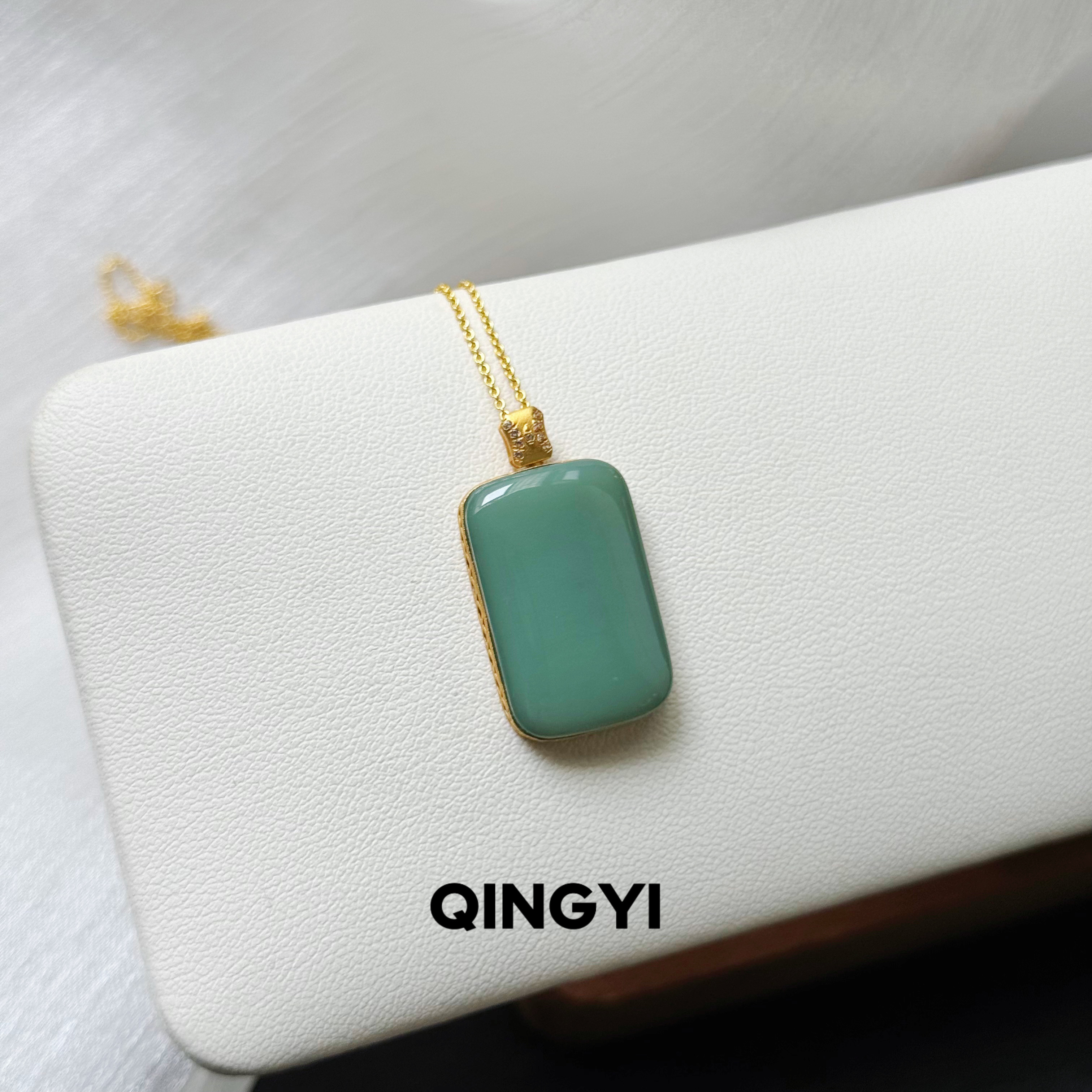 天然俄料和田玉碧玉无事牌吊坠18k金女款粉青玉石平安挂件送长辈