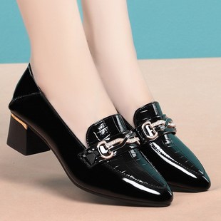 红青蜓漆皮单鞋女尖头深口软皮软底皮鞋妈妈鞋秋季新款粗跟女鞋子