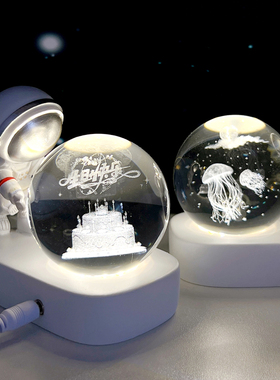 宇航员小夜灯水晶球桌面摆件高级感发光太空人电脑桌面装饰品礼物