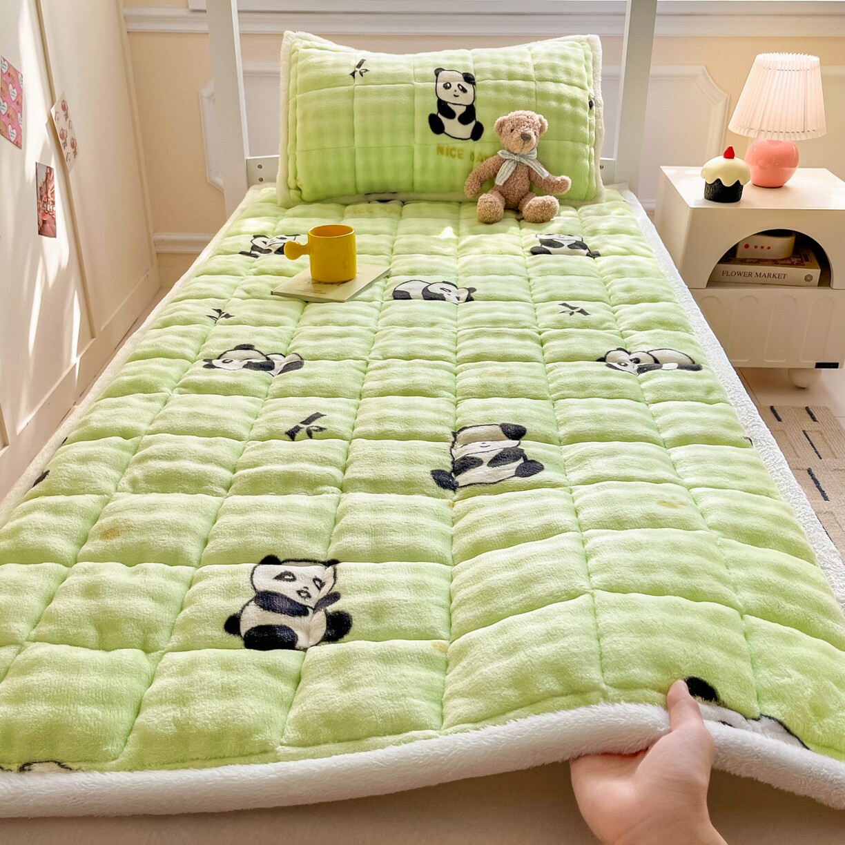 牛奶绒床垫卡通熊猫毛绒铺地加厚保暖学生宿舍单双人垫子床褥冬季