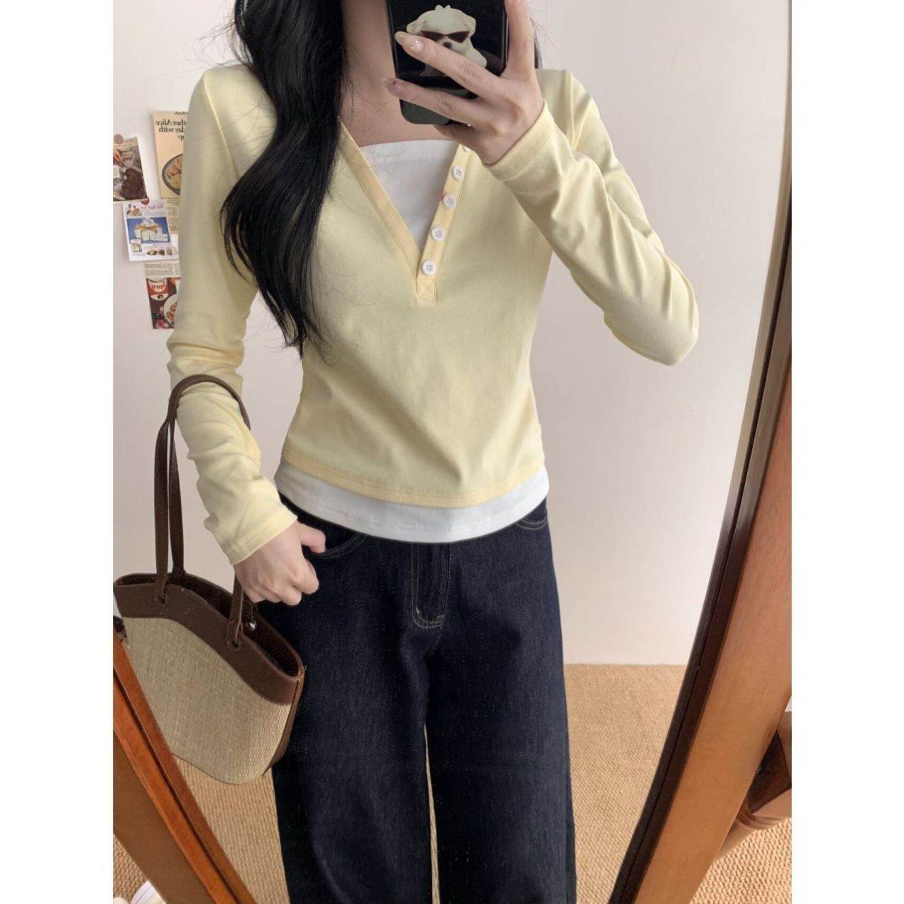春秋奶黄色假两件长袖T恤女2026新款修身正肩短款设计打底衫上衣