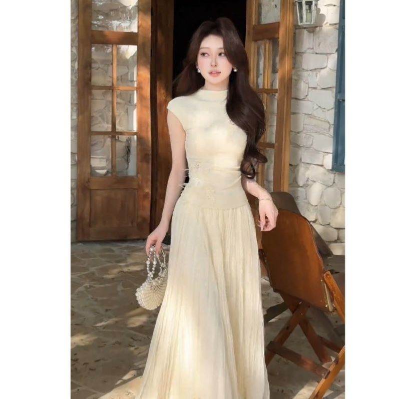 2026新款法式温柔风高级感镂空立体花朵修身上衣百搭半身裙套装女
