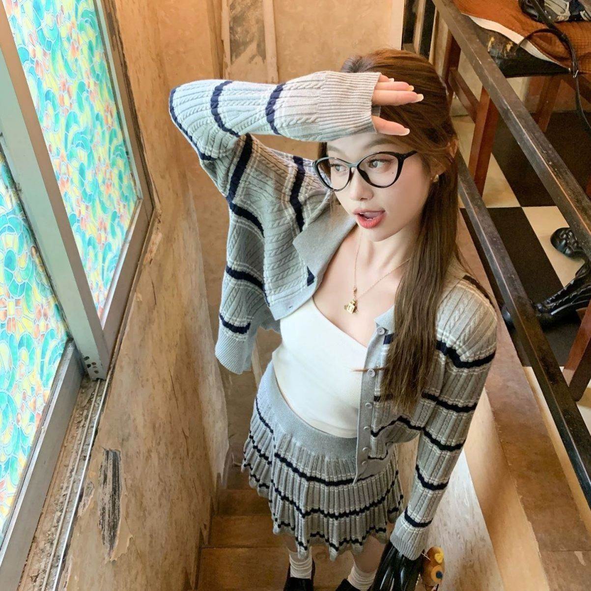 韩系翻领条纹针织裙子套装上衣开衫配伞裙修身时尚宽松半身裙两件