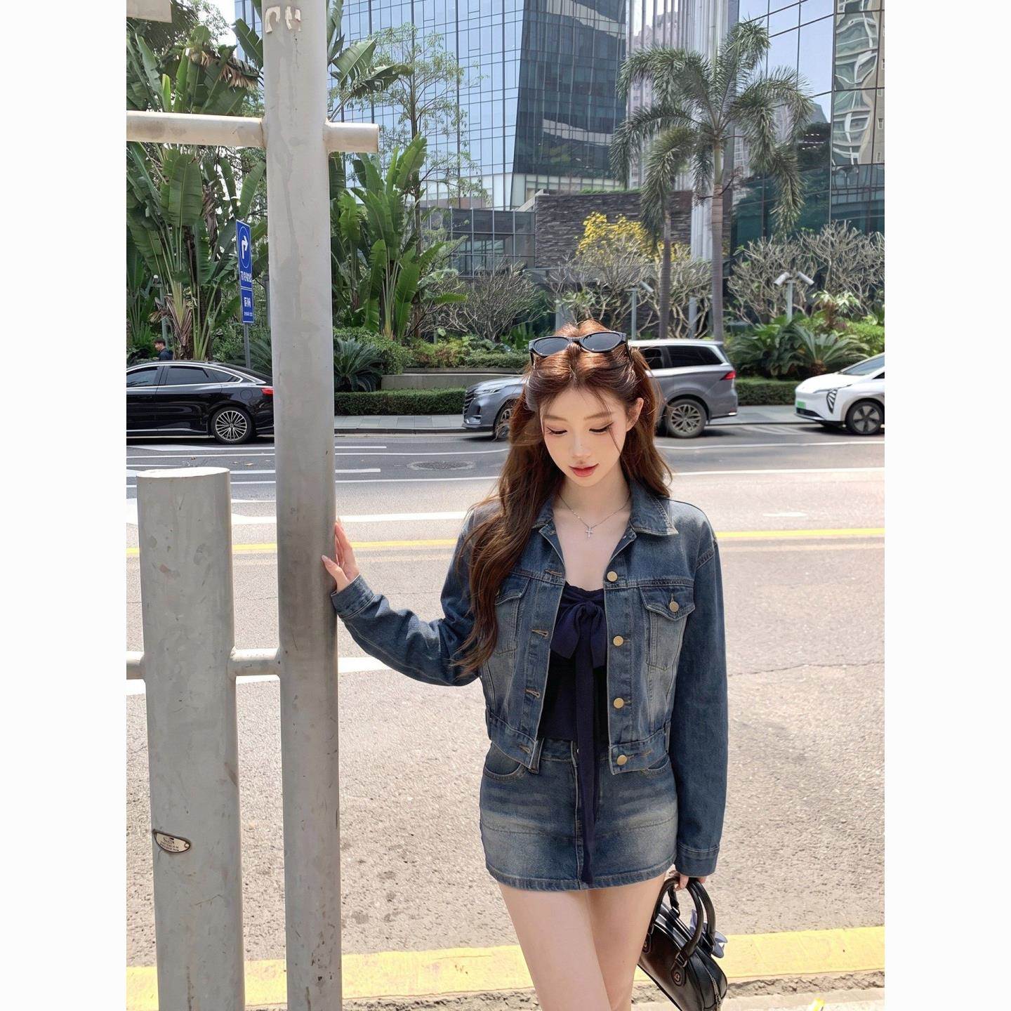 春秋小众气质短款牛仔女春季穿搭港风复古套装半身裙裤短裙两件套