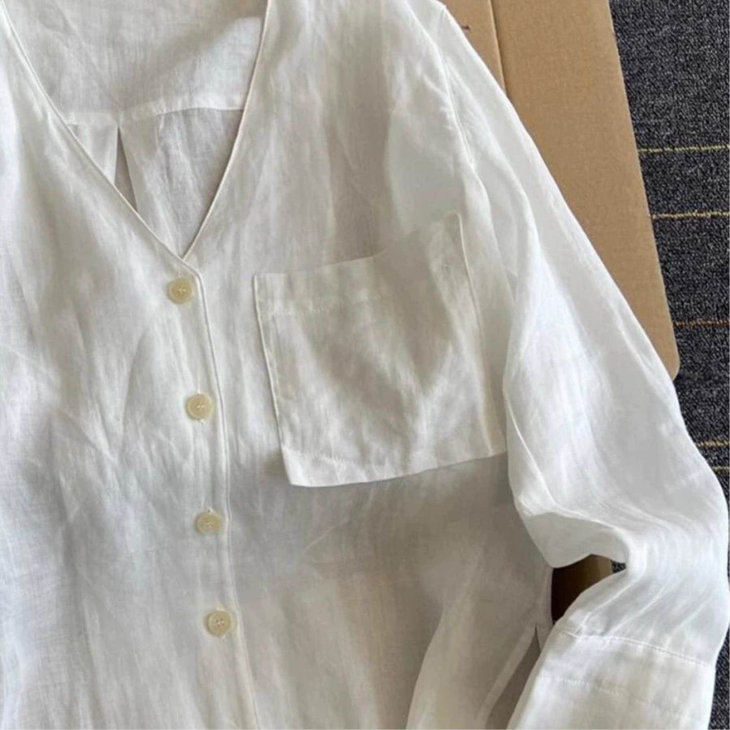 老钱风松弛感~白色V领长袖衬衫女韩系单排扣上衣