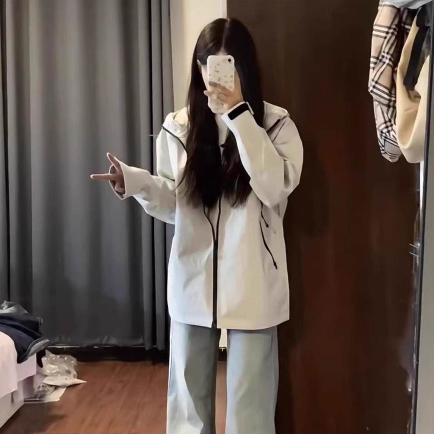 美式户外连帽冲锋衣外套女春季新款宽松百搭情侣夹克简约BF风上衣