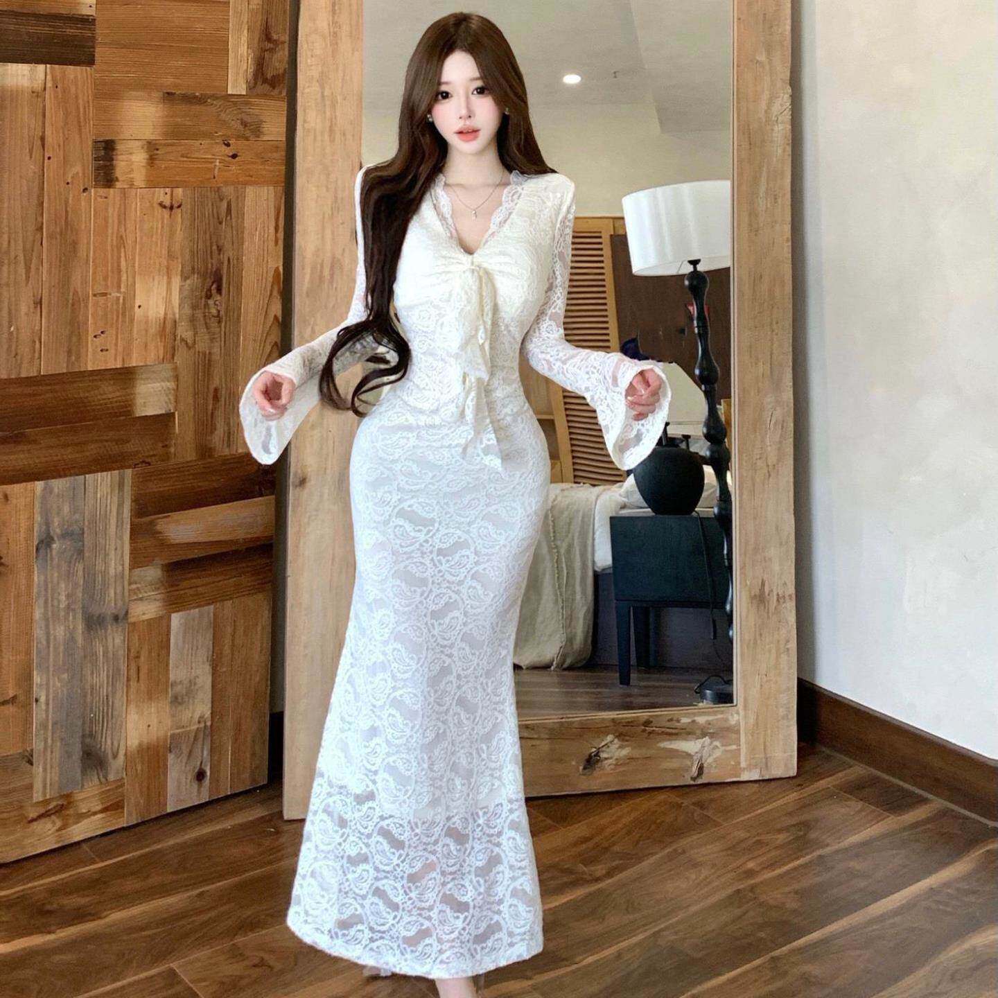 轻熟风辣妹飘带V领蕾丝连衣裙修身收腰显瘦减龄超好看包臀长裙子