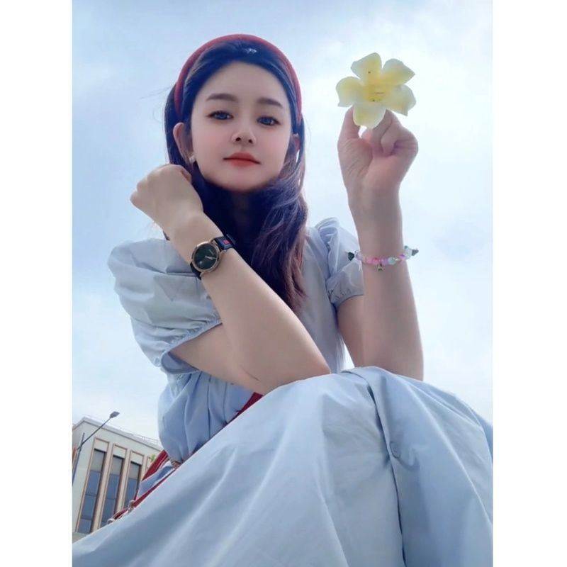 2026夏季新款韩版泡泡袖连衣裙中长款收腰V领显气质裙子女
