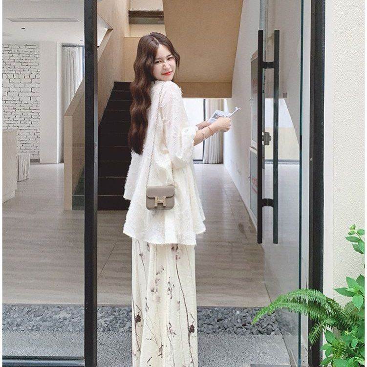 浅米色松弛感巨好看套装女2026夏不规则提花上衣印花阔腿裤两件套