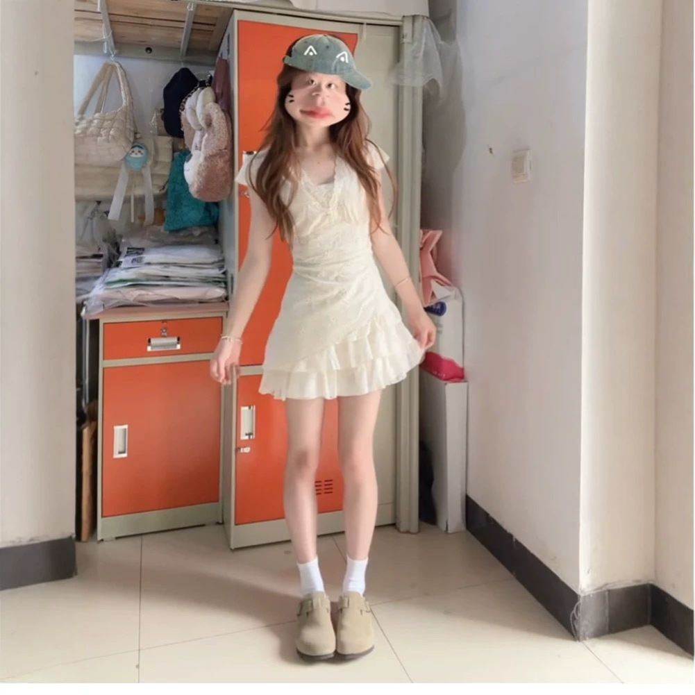 腰巨短款白裙系小女夏好看字白色a初恋领掐连衣裙镂空夏天短裙子v