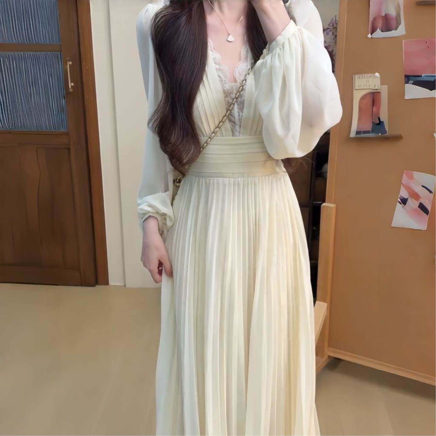 法式蕾丝V领高腰显瘦气质长袖连衣裙温婉高贵2026年春季温柔长裙