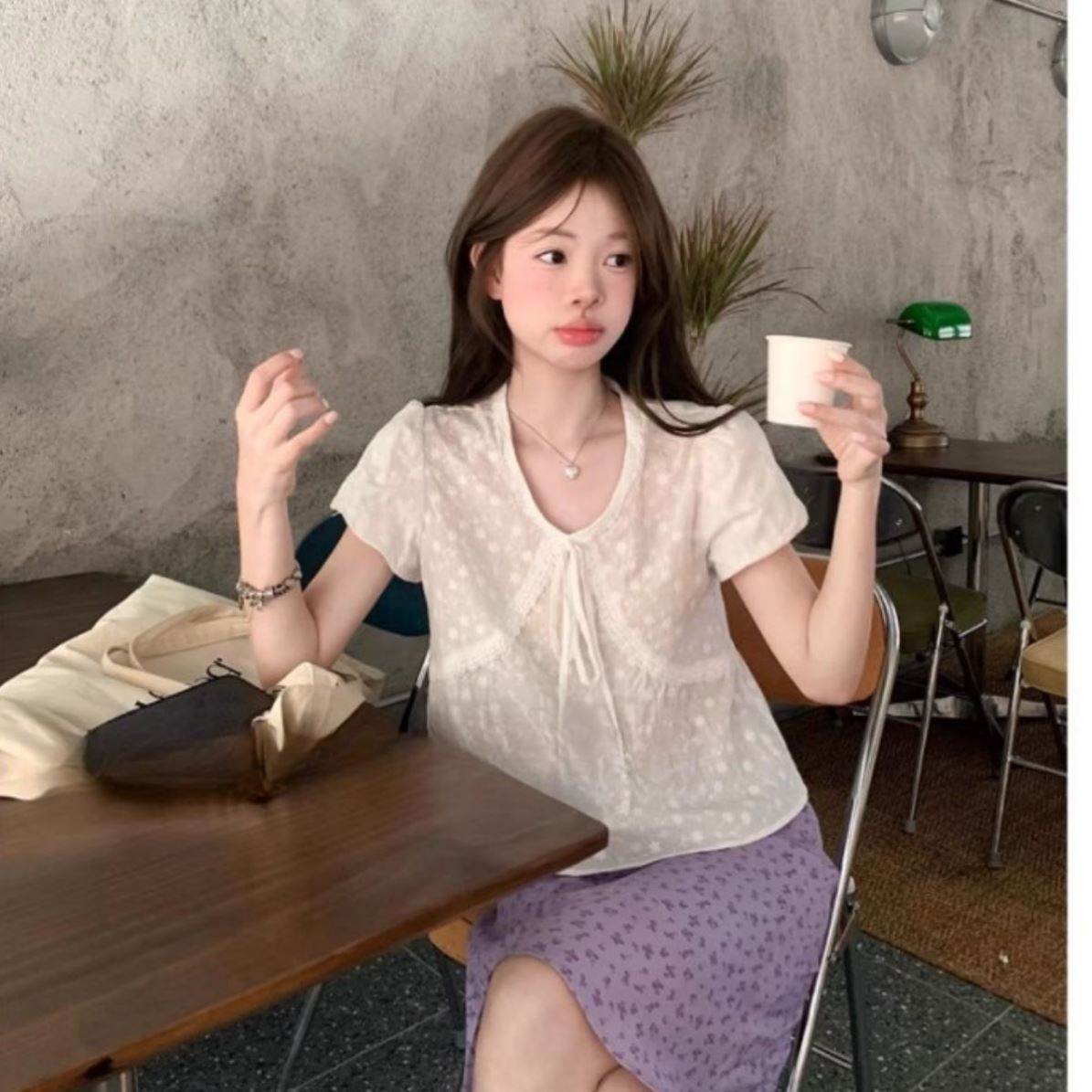 乖巧花卉刺绣甜美微透短袖衬衫女夏蝴蝶结拼接蕾丝边上衣