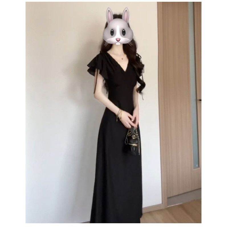 法式赫本风黑色v领连衣裙长款巨好看掐腰小黑裙子女夏小飞袖长裙