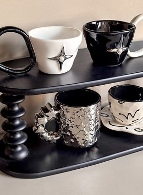 态生活中古风玄关摆件陶瓷咖啡杯酒杯黑色杯架仿真蝴蝶兰花瓶花束